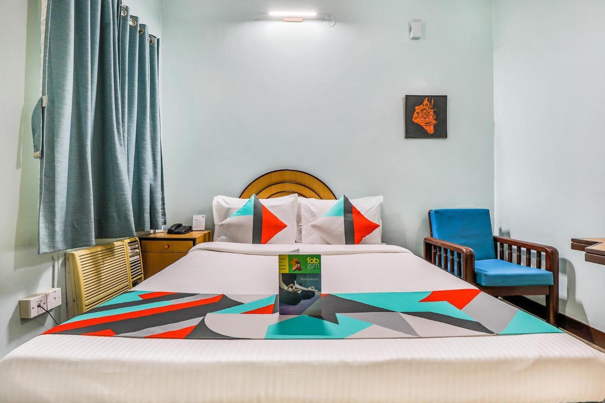 Fabexpress Santhi Inn - 500 Meters From Promenade Beach Puduccseri Kültér fotó